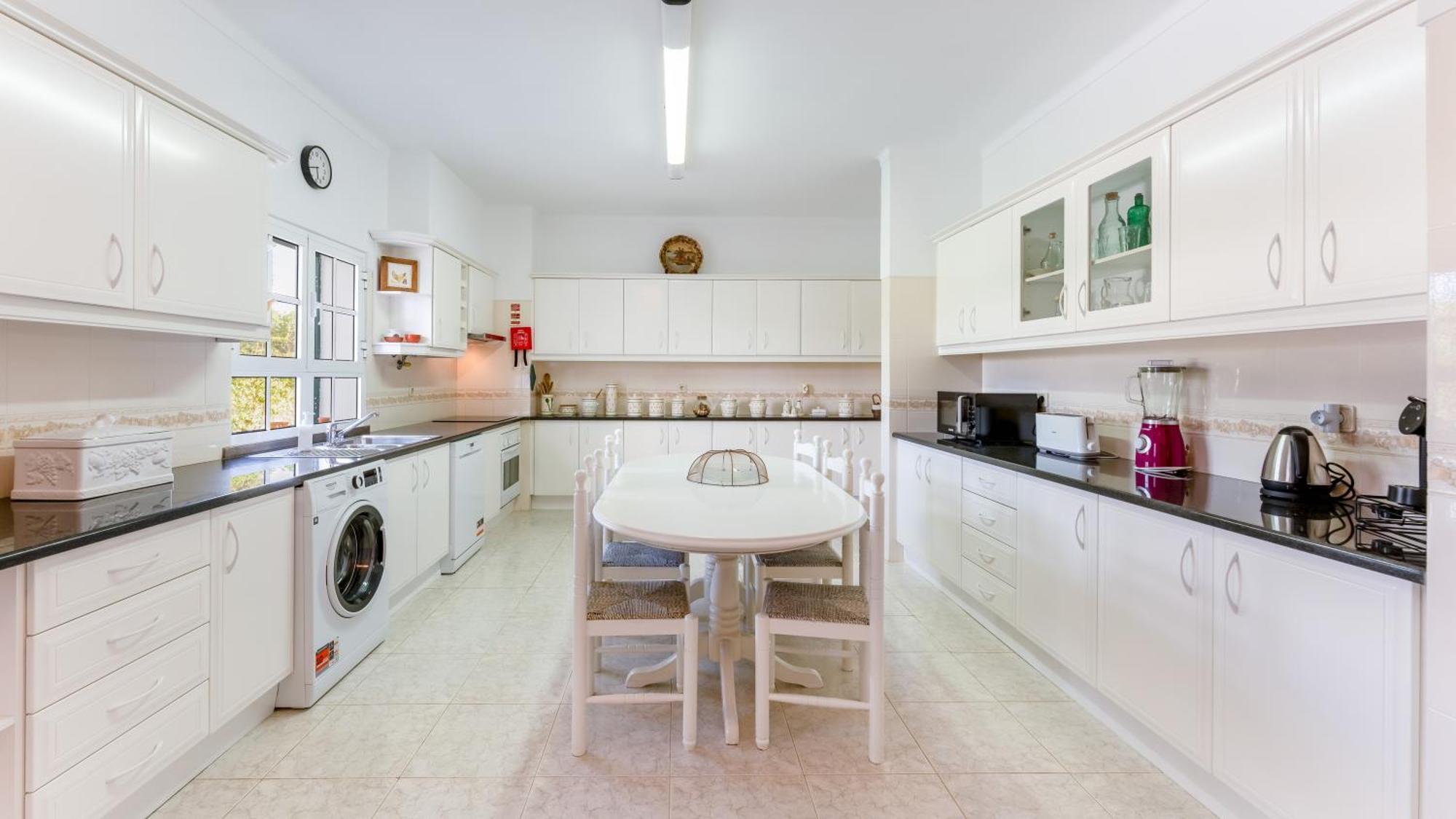 Sunny & Calm 4 Bdr House W/ Pool By Lovelystay Santo Estevao  Exteriör bild