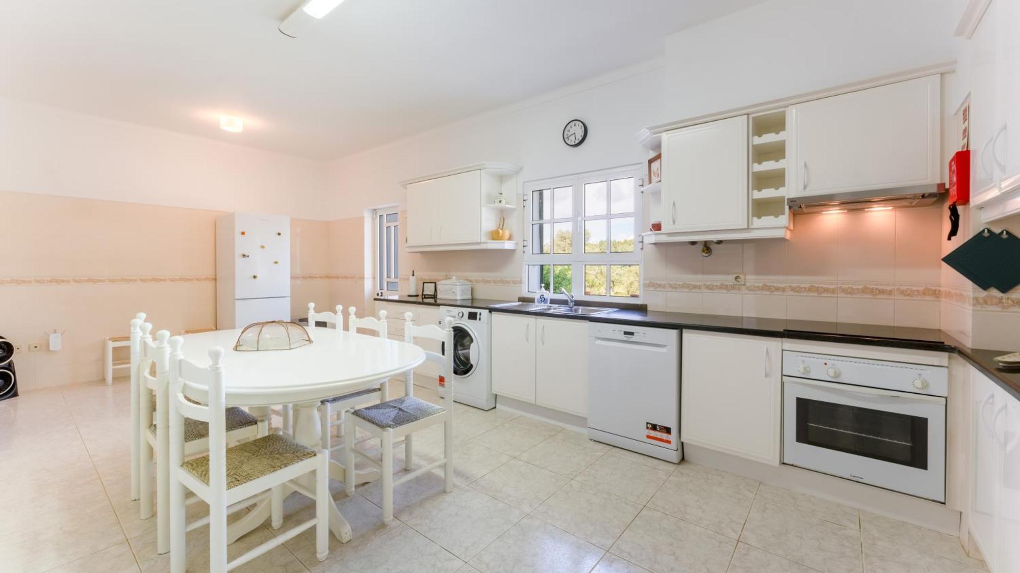 Sunny & Calm 4 Bdr House W/ Pool By Lovelystay Santo Estevao  Exteriör bild