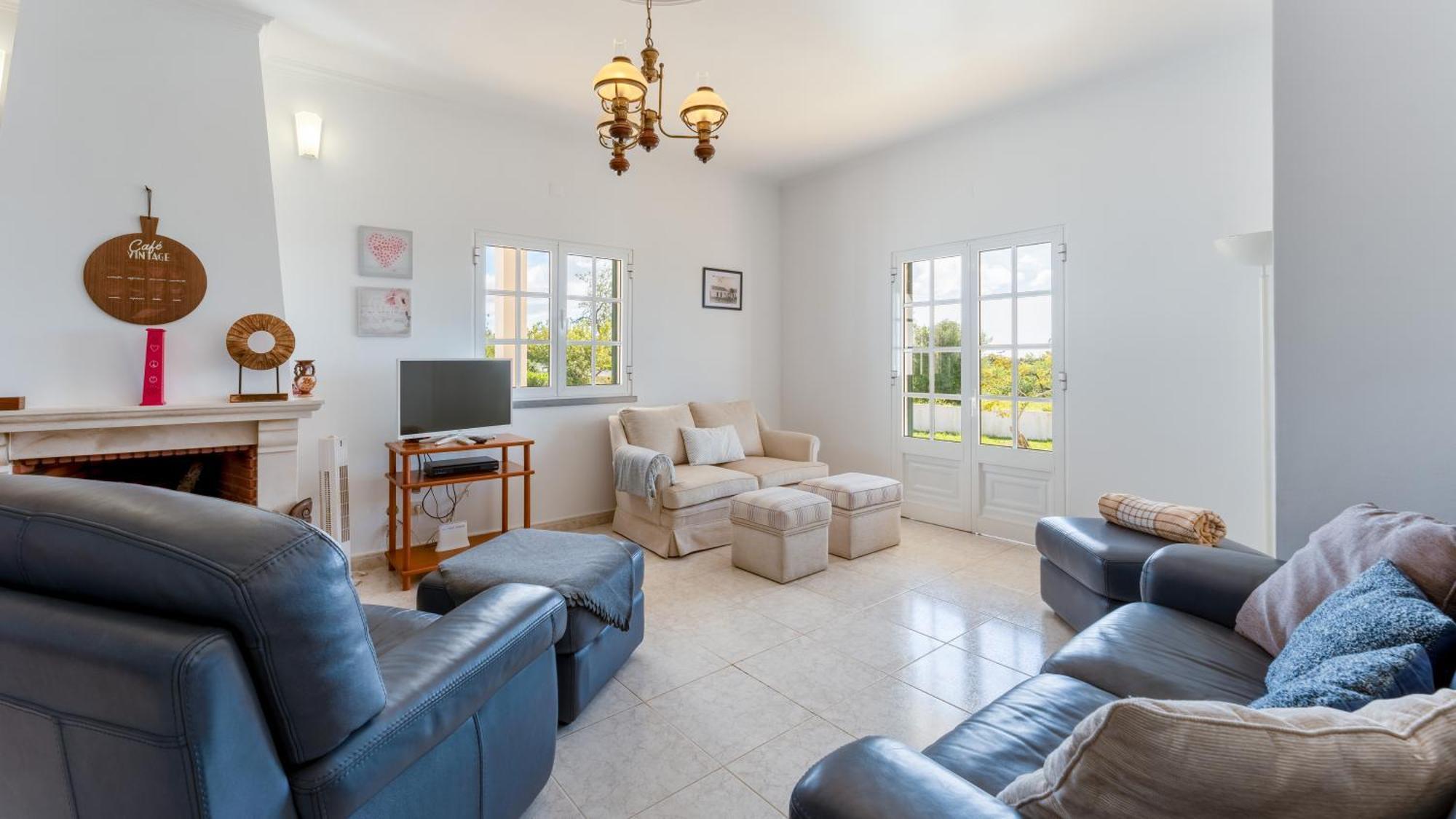 Sunny & Calm 4 Bdr House W/ Pool By Lovelystay Santo Estevao  Exteriör bild