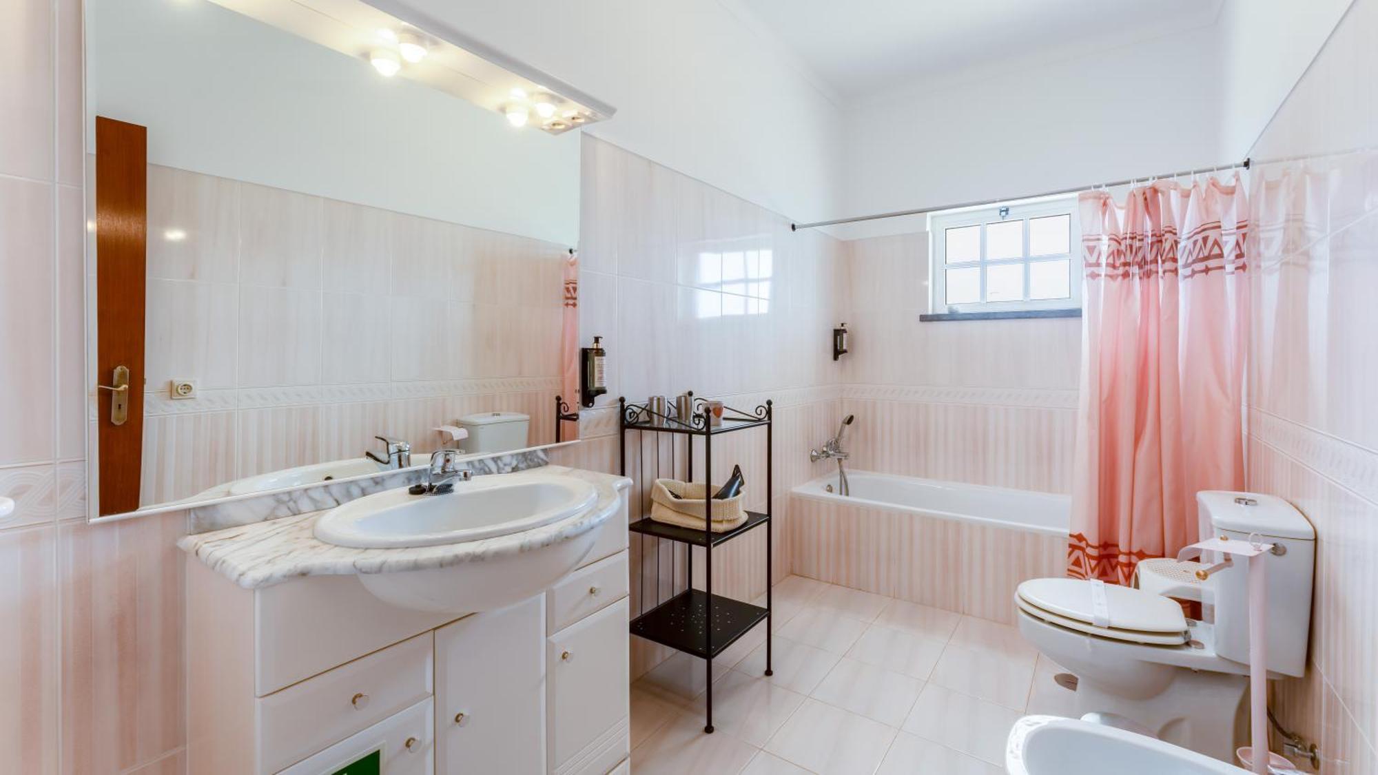 Sunny & Calm 4 Bdr House W/ Pool By Lovelystay Santo Estevao  Exteriör bild