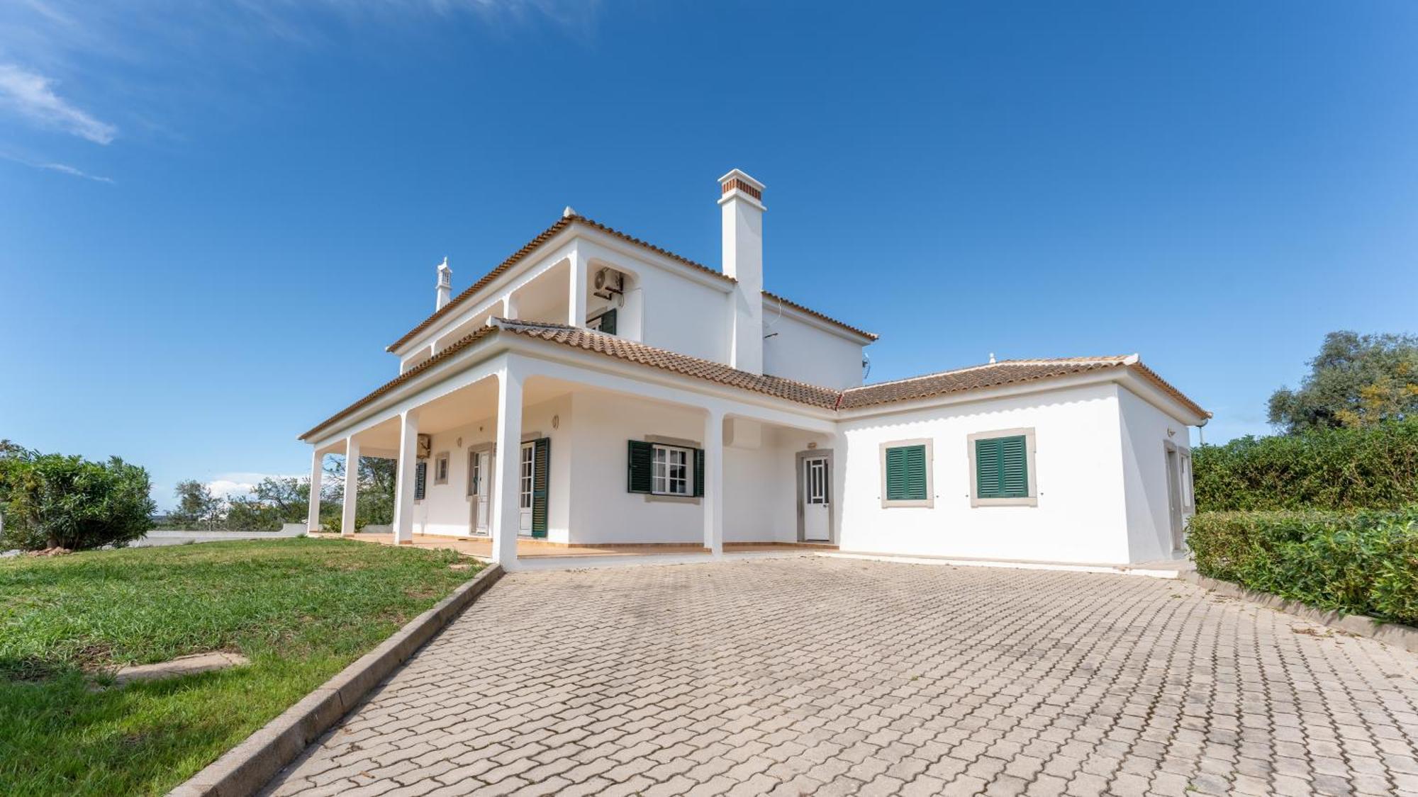Sunny & Calm 4 Bdr House W/ Pool By Lovelystay Santo Estevao  Exteriör bild