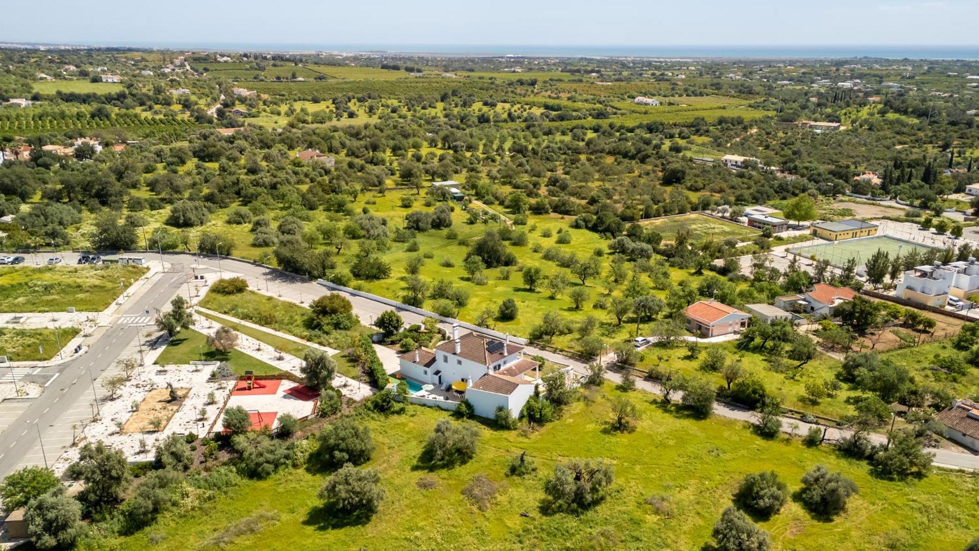 Sunny & Calm 4 Bdr House W/ Pool By Lovelystay Santo Estevao  Exteriör bild