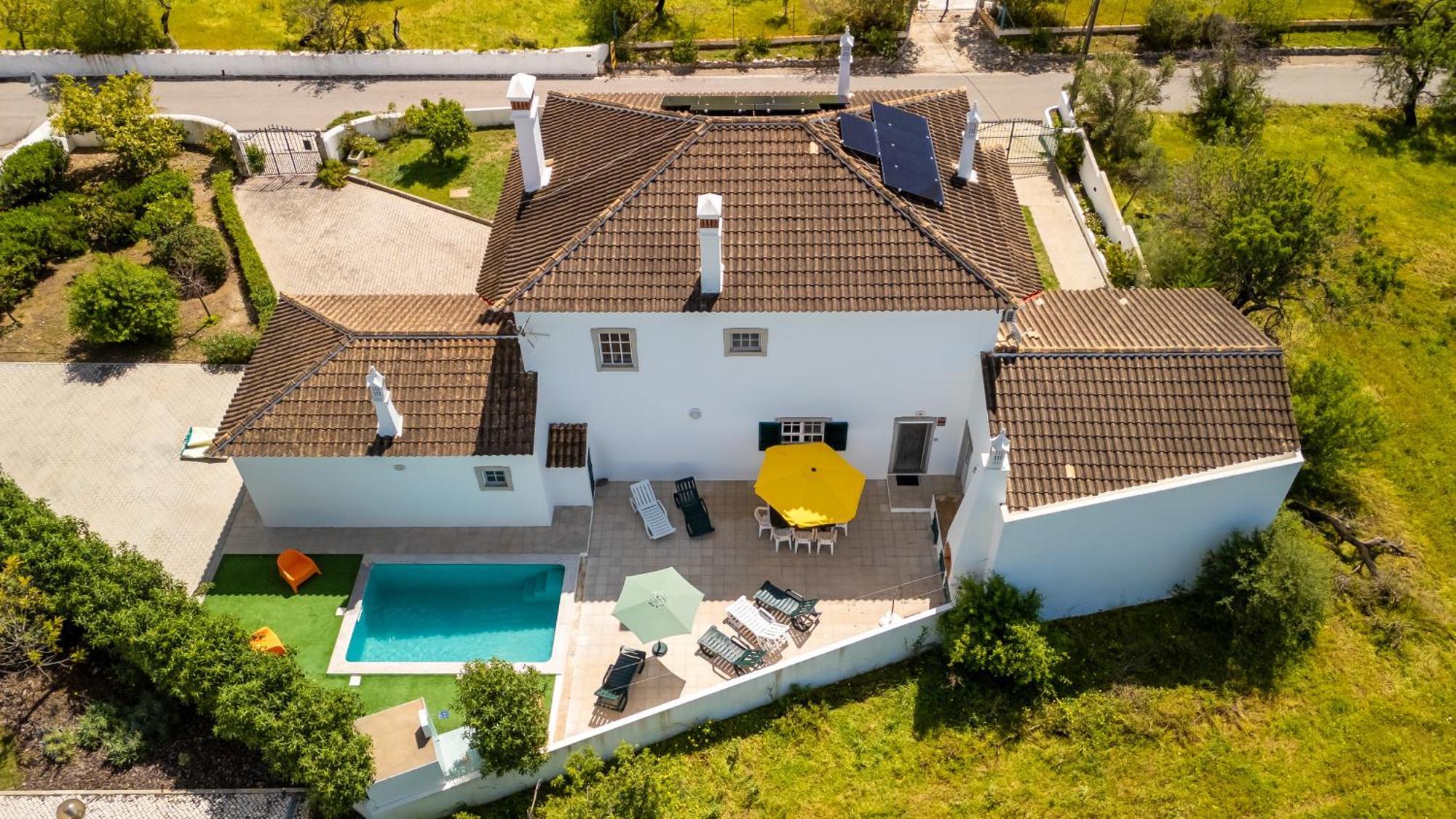 Sunny & Calm 4 Bdr House W/ Pool By Lovelystay Santo Estevao  Exteriör bild